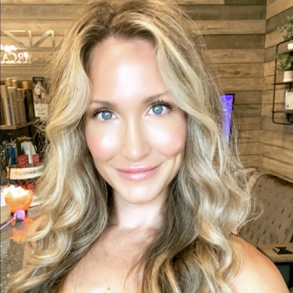 Meet your Posher, Roxanne